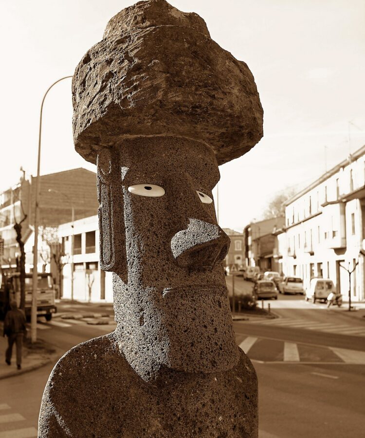 Olot - Moai de Manuel Tuki